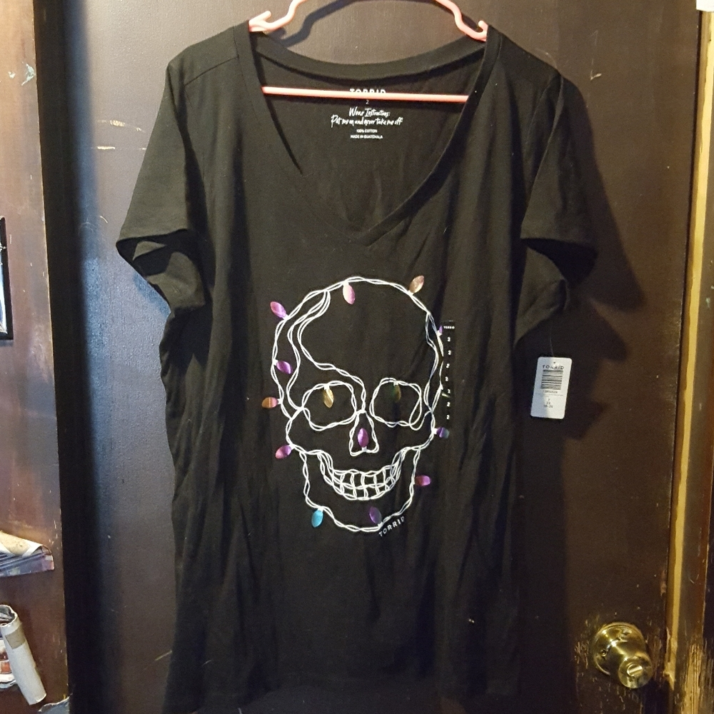 Torrid Christmas skull shirt